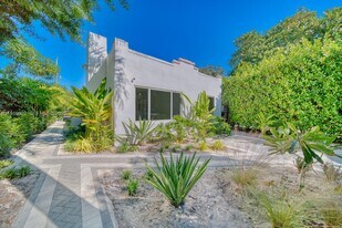 845 NE 119th St in Biscayne Park, FL - Building Photo