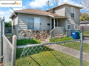 961 71st Ave in Oakland, CA - Building Photo - Building Photo