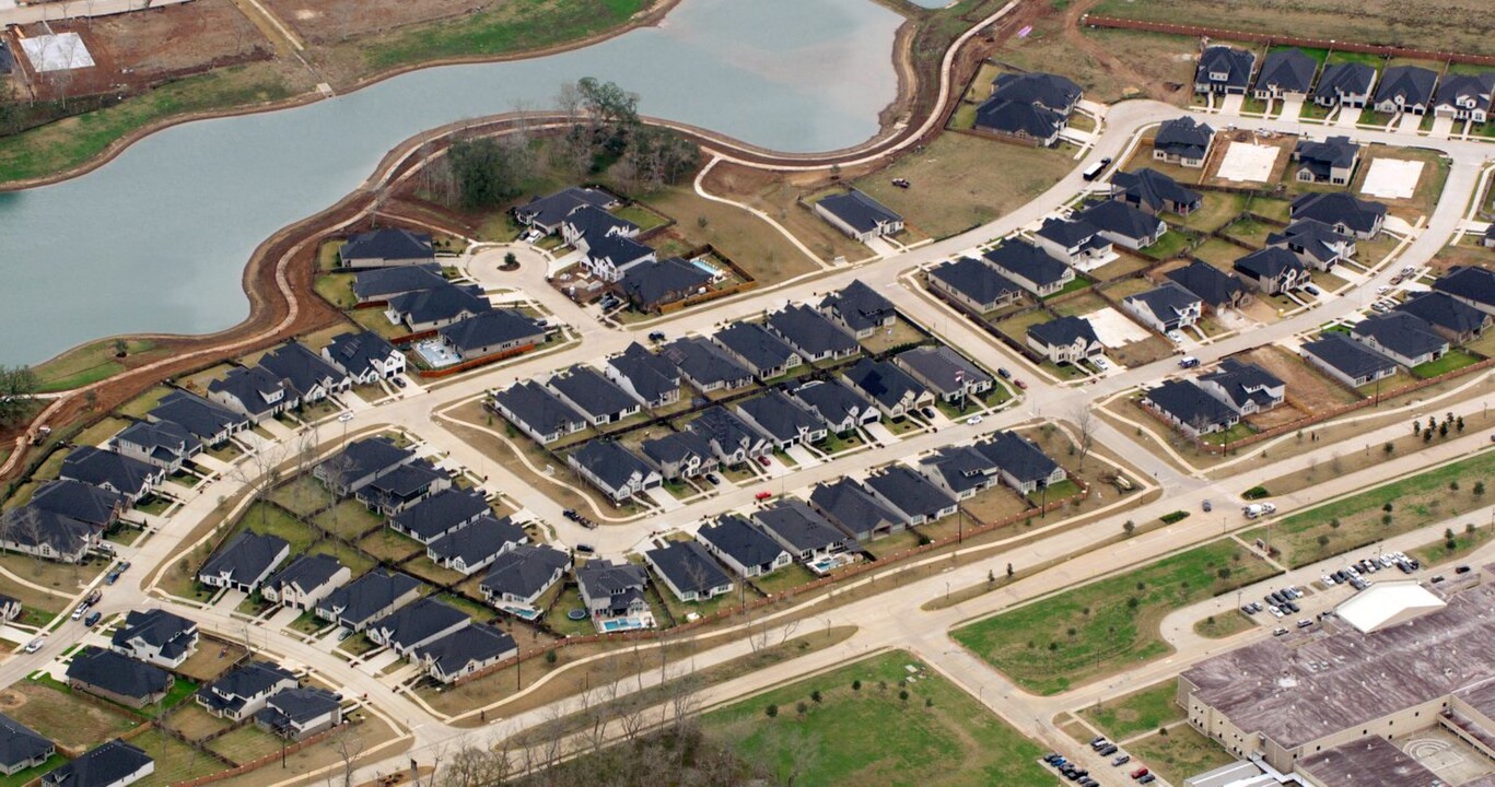 Toll Brothers at Sienna in Missouri City, TX - Building Photo