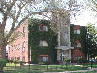 1695 Clinton St in Aurora, CO - Building Photo