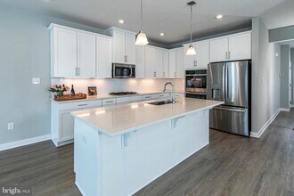 2410 Lenox Dr in Lawrence Township, NJ - Building Photo - Building Photo