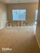 3185 Strawberry Park Dr in Las Vegas, NV - Foto de edificio - Building Photo