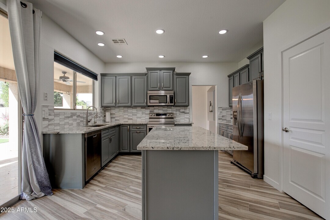 2237 W Bonanza Ln in Phoenix, AZ - Building Photo