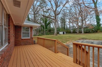 2032 Garden Cir in Decatur, GA - Building Photo - Building Photo