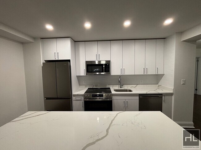 FIFTH AVENUE in New York, NY - Building Photo - Building Photo