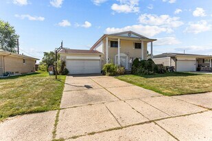 3516 Gordon Dr in Sterling Heights, MI - Building Photo