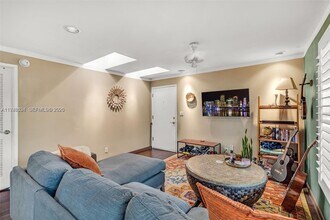 320 SE 10th Ave in Pompano Beach, FL - Building Photo - Building Photo