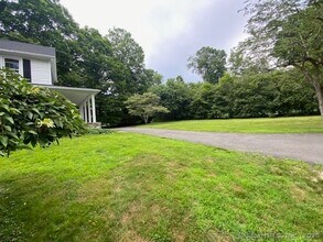 623 Elm St in Monroe, CT - Building Photo - Building Photo