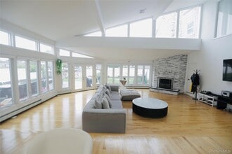 4488 Merrick Rd in Massapequa, NY - Building Photo - Building Photo