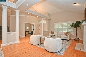 421 Twin Oaks Ln in Walnut Creek, CA - Building Photo - Building Photo