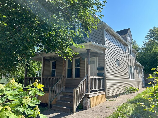 3275 W 58th St-Unit -Up Unit in Cleveland, OH - Building Photo - Building Photo