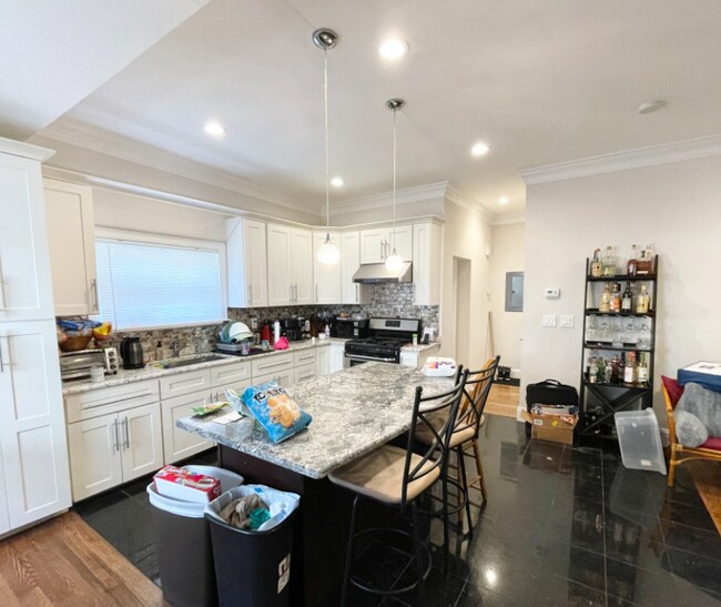 32 Sumner St, Unit 1 in Boston, MA - Foto de edificio - Building Photo