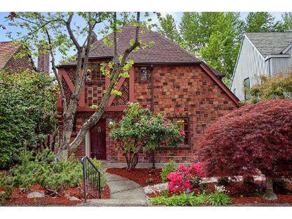 2511 W Montlake Pl E in Seattle, WA - Foto de edificio