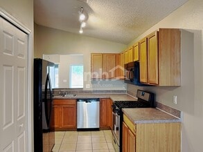 2386 Blue Sapphire Cir in Orlando, FL - Building Photo - Building Photo