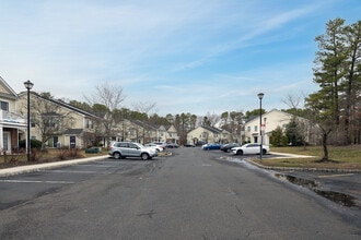 Willow Point Apartments in Jackson, NJ - Building Photo - Building Photo