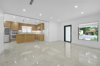 728 Majorca Ave in Coral Gables, FL - Building Photo - Building Photo