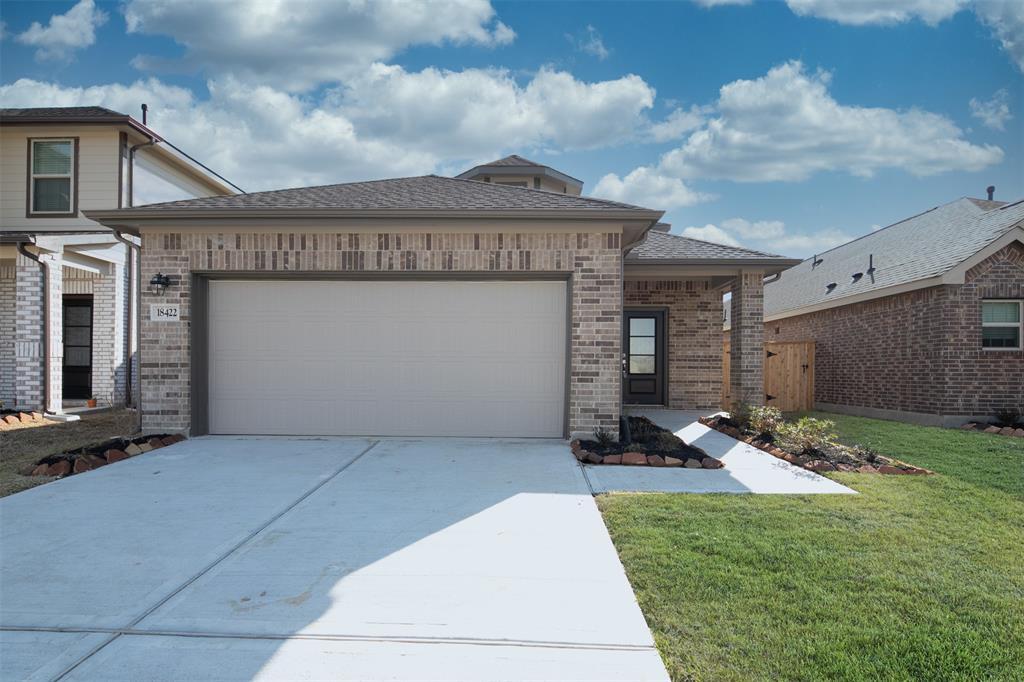 18422 Running Shadow Ct in Hockley, TX - Building Photo