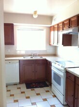 9368 Bay Colony Dr in Des Plaines, IL - Building Photo - Building Photo