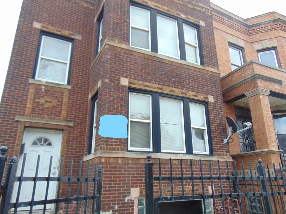 7035 S Ashland Ave in Chicago, IL - Building Photo