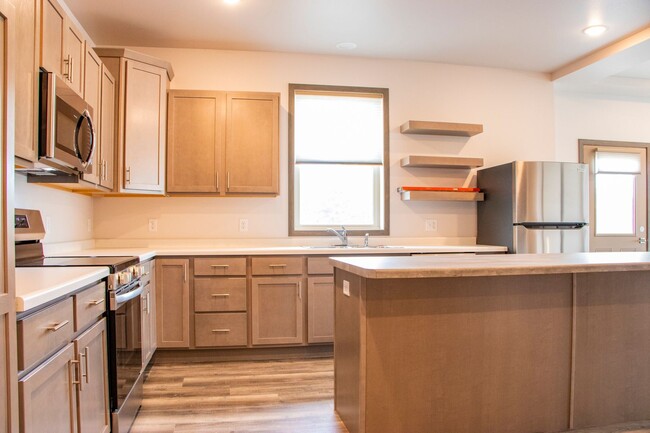 2460 Golf Rd in Eau Claire, WI - Building Photo - Building Photo