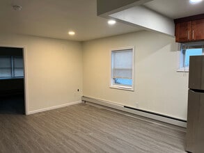 7909 57th Ave in Elmhurst, NY - Foto de edificio - Building Photo