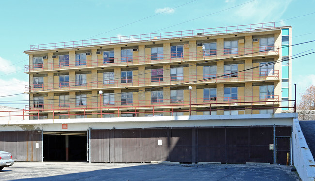 Valley Square Apartments in Milwaukee, WI - Building Photo - Building Photo
