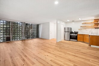 9000 Clifton Wy, Unit 6 in Beverly Hills, CA - Foto de edificio - Building Photo