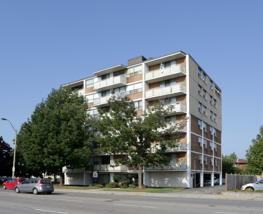 Gage Manor in Hamilton, ON - Building Photo