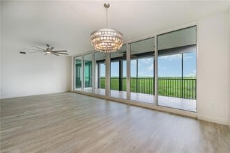 455 Cove Tower Dr, Unit 810-H in Naples, FL - Foto de edificio - Building Photo