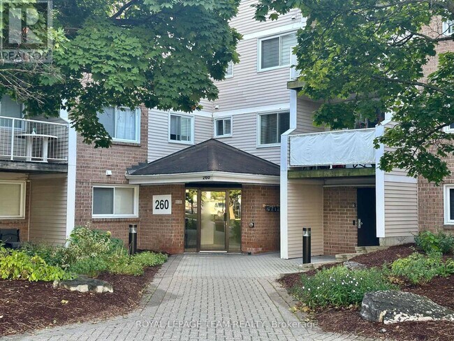260 Brittany Dr in Ottawa, ON - Building Photo - Building Photo