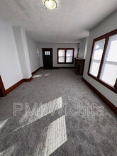 341 N Grove Dr in Wichita, KS - Building Photo - Building Photo