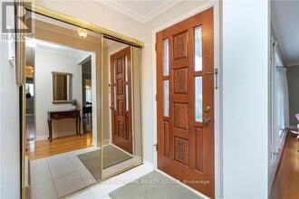 11 Jerrilynn Crescent in Ottawa, ON - Building Photo - Building Photo