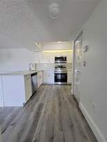 8600 SW 212th St in Cutler Bay, FL - Building Photo