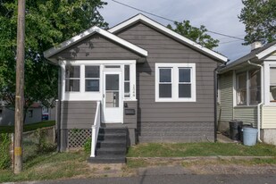 1548 Webber Dr in Linwood, PA - Building Photo