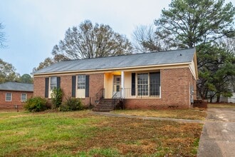 2707 Scarlet Cir in Charlotte, NC - Building Photo - Building Photo
