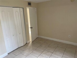 4235 N University Dr, Unit 107 in Sunrise, FL - Building Photo - Building Photo