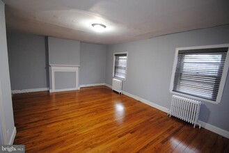 241 High St in Burlington, NJ - Foto de edificio - Building Photo