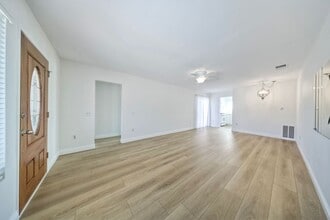 4711 Sunny Hills Rd in Oceanside, CA - Building Photo - Building Photo