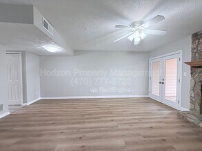 2498 Hidden Cove Ct in Gainesville, GA - Foto de edificio - Building Photo