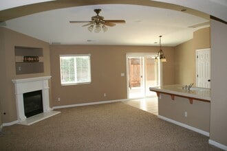 3617 N Mendonca St in Visalia, CA - Building Photo - Building Photo