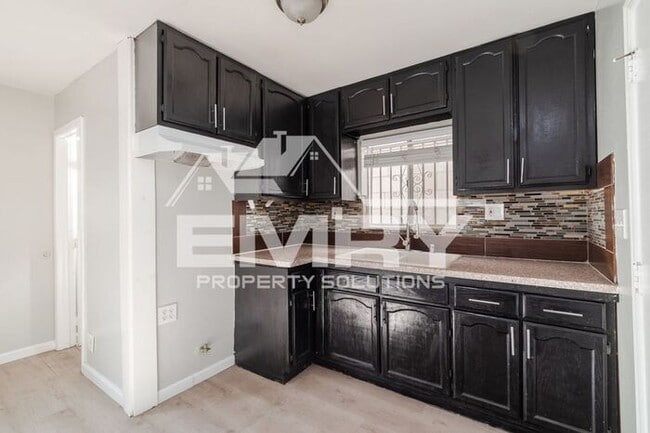 5547 Holmes Ave in Los Angeles, CA - Building Photo - Building Photo