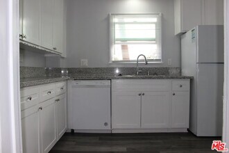 1154 Irolo St in Los Angeles, CA - Building Photo - Building Photo