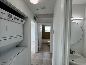 529 NE 62nd St in Miami, FL - Foto de edificio - Building Photo