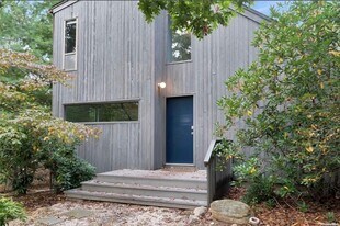 11 Pioneer Ln in East Hampton, NY - Foto de edificio - Building Photo