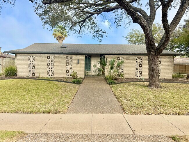 4942 Cherry Hills Dr in Corpus Christi, TX - Building Photo - Building Photo