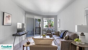 9235 W Russell Rd in Las Vegas, NV - Building Photo