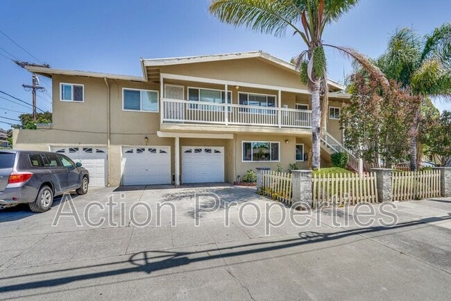 property at 4545 Moorpark Ave