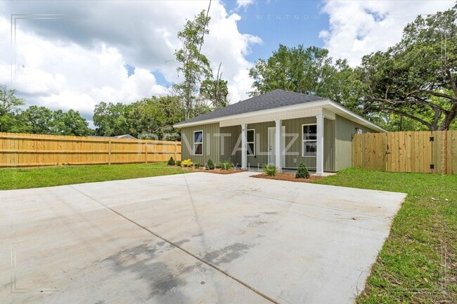 22 E Everett Ave in Saraland, AL - Building Photo - Building Photo