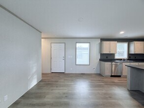 52705 Van Buren Dr in Chesterfield, MI - Foto de edificio - Building Photo