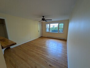 24 College St in Clinton, CT - Building Photo - Building Photo